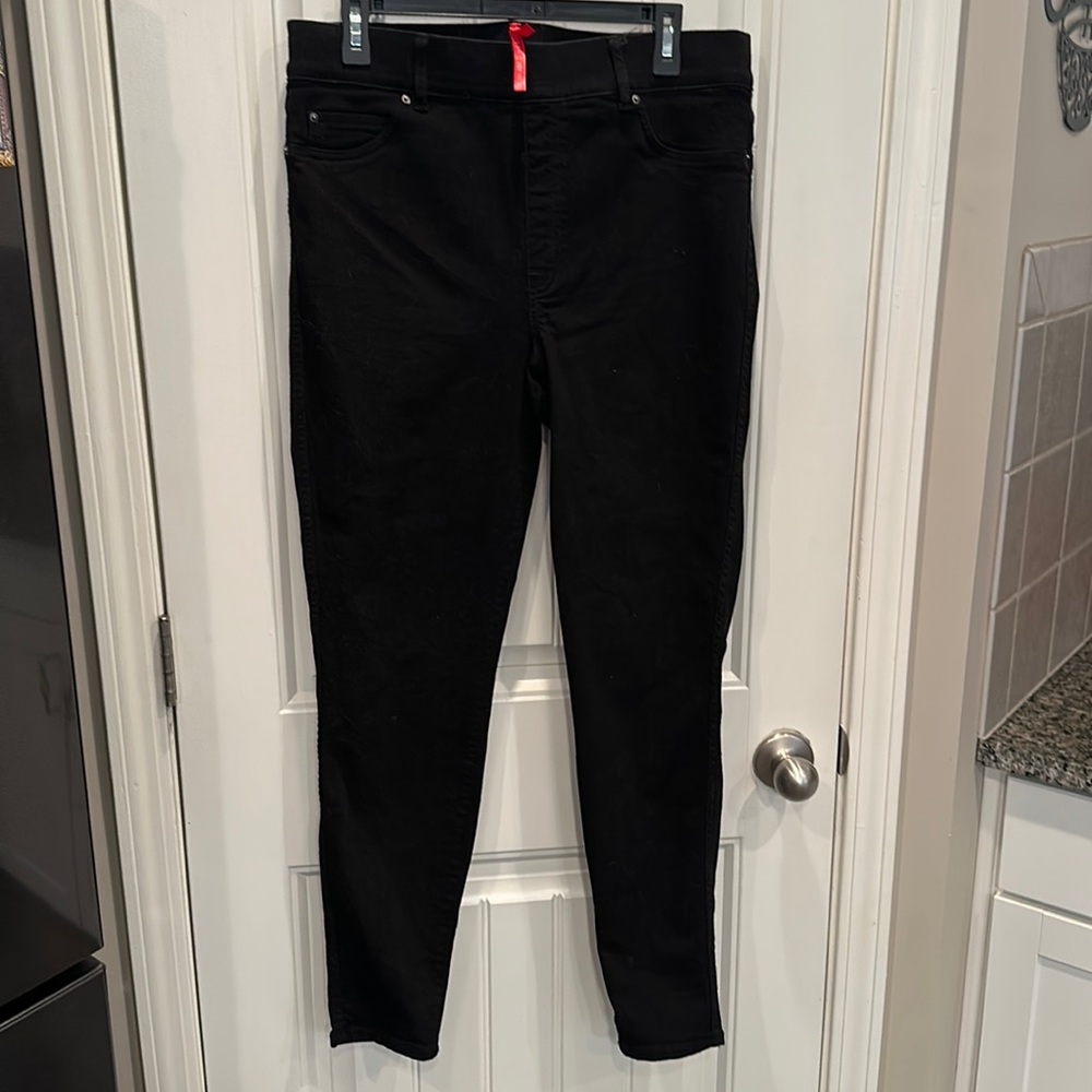 Spanx black, skinny ankle jeans.